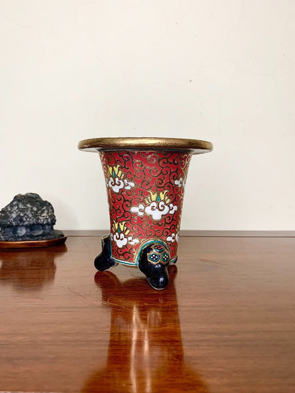 Hosshi Kakuei Rare Red Glaze with Tang Dynasty Grass and Auspicious Cloud Pattern, Red Brocade Pot