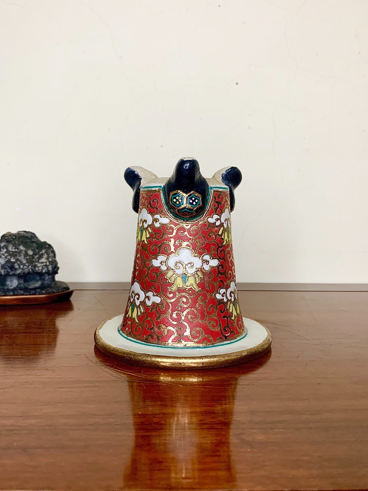Hosshi Kakuei Rare Red Glaze with Tang Dynasty Grass and Auspicious Cloud Pattern, Red Brocade Pot