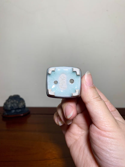Kiln-Transmuted Cut-Foot Small Rectangular Japanese Pot by Suzuki Akinao