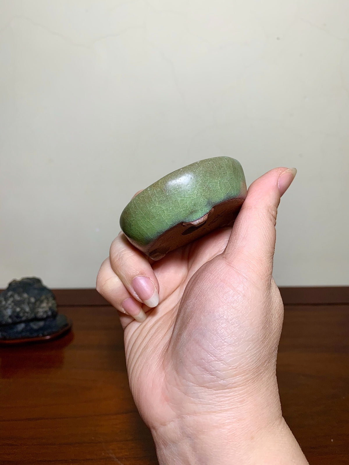 江月 Green-Glazed Three-Footed Round Pot