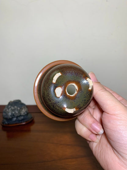 Shinano Takayama Classic Tenmoku Glaze Outer Rim Kiln-Transmuted Three-Footed Japanese Pot