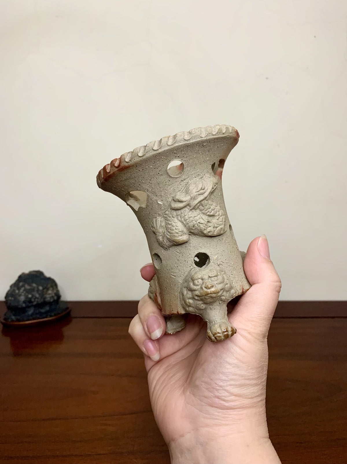 Rope-Rimmed Relief-Carved Dragon Pattern Pierced Pot by Bizen-Yaki