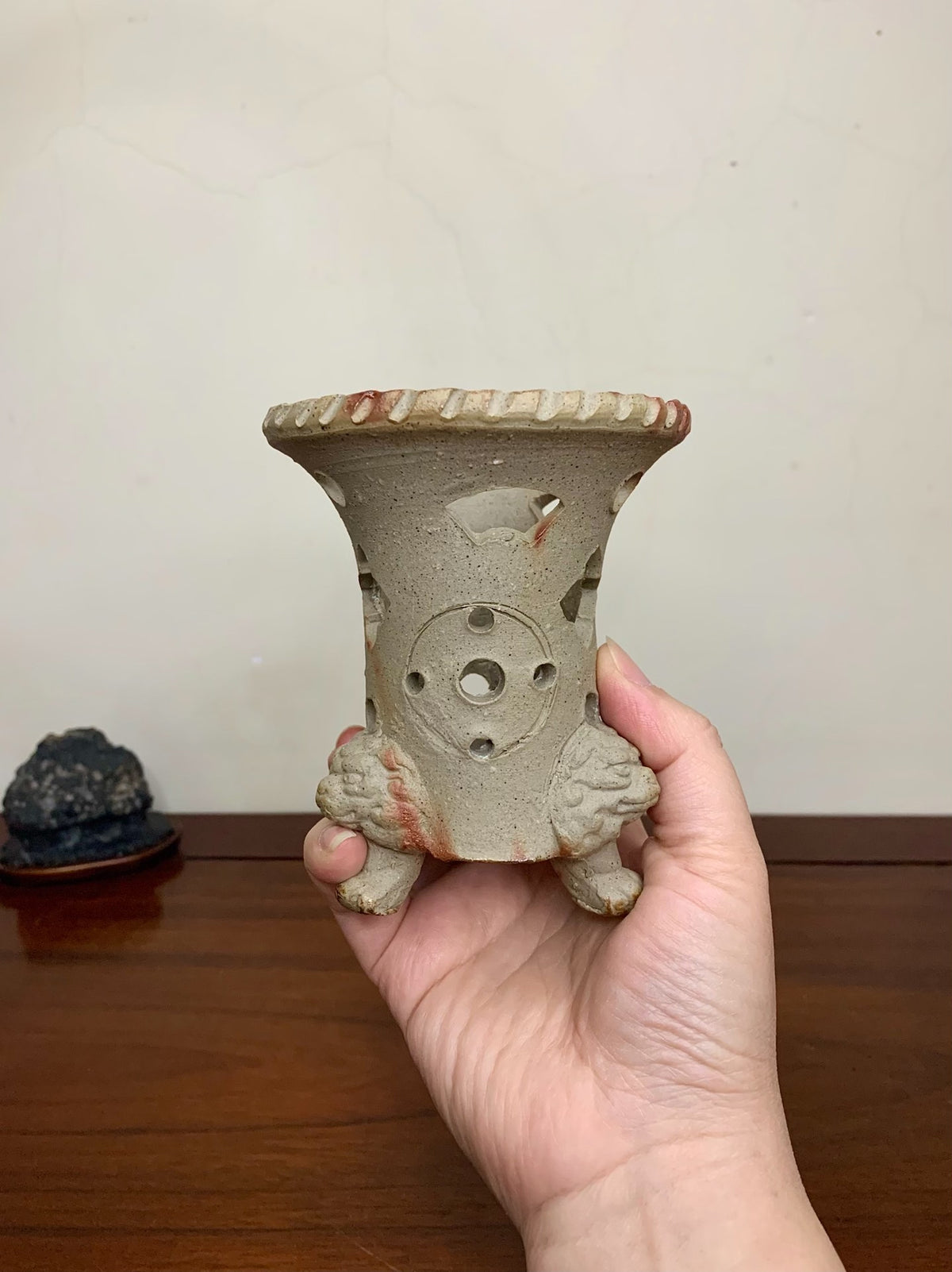 Rope-Rimmed Relief-Carved Dragon Pattern Pierced Pot by Bizen-Yaki