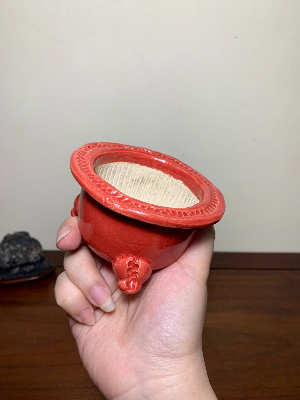 Hand-Pinched Coral Glaze Round Pot with Three Feet by Tsujihara Norimasa