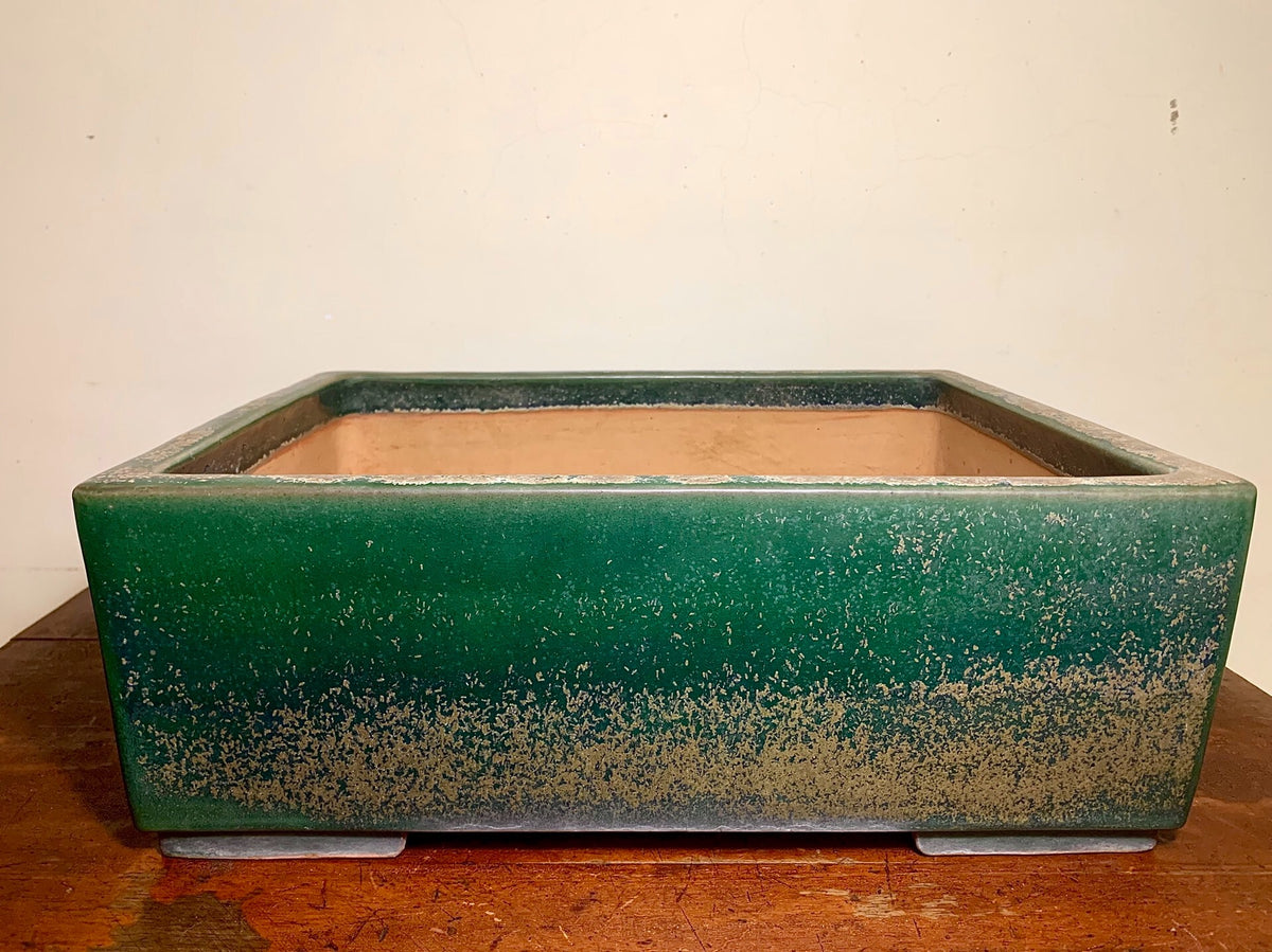 Ikkō Cloth-Textured Glaze, Cut-Footed Rectangular Japanese Pot