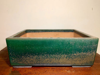 Ikkō Cloth-Textured Glaze, Cut-Footed Rectangular Japanese Pot
