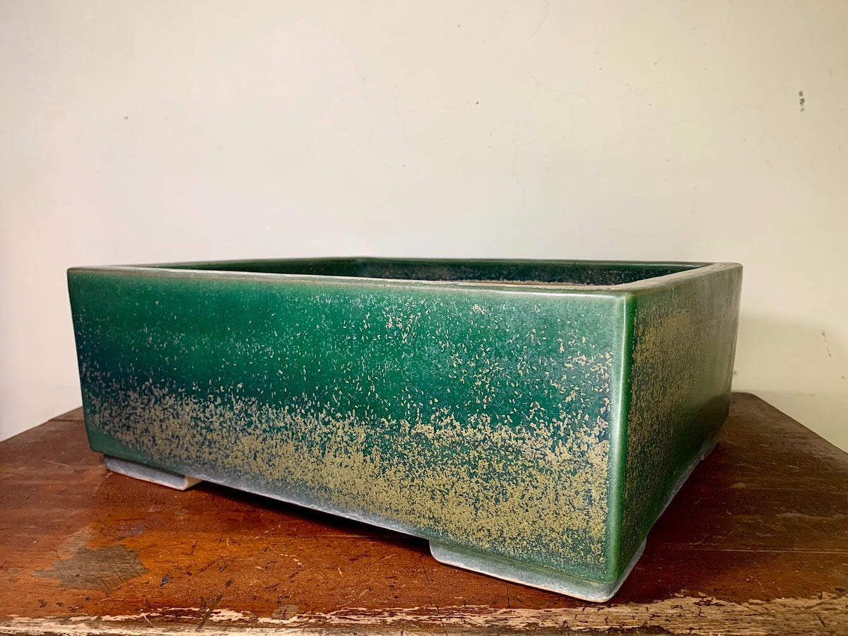 Ikkō Cloth-Textured Glaze, Cut-Footed Rectangular Japanese Pot