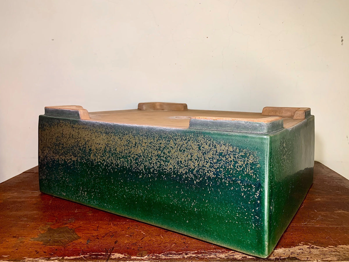 Ikkō Cloth-Textured Glaze, Cut-Footed Rectangular Japanese Pot