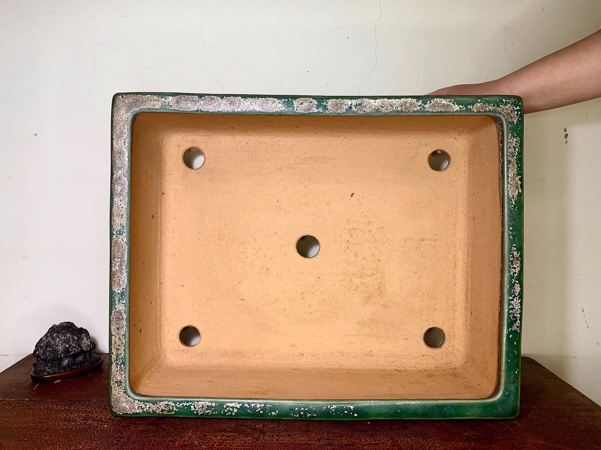 Ikkō Cloth-Textured Glaze, Cut-Footed Rectangular Japanese Pot