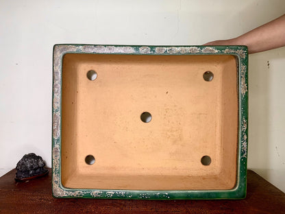 Ikkō Cloth-Textured Glaze, Cut-Footed Rectangular Japanese Pot