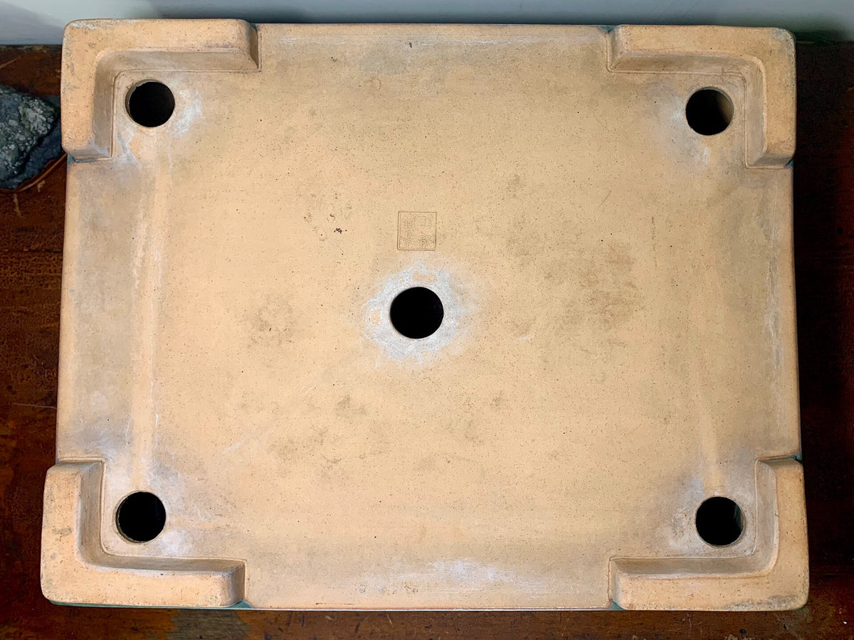 Ikkō Cloth-Textured Glaze, Cut-Footed Rectangular Japanese Pot