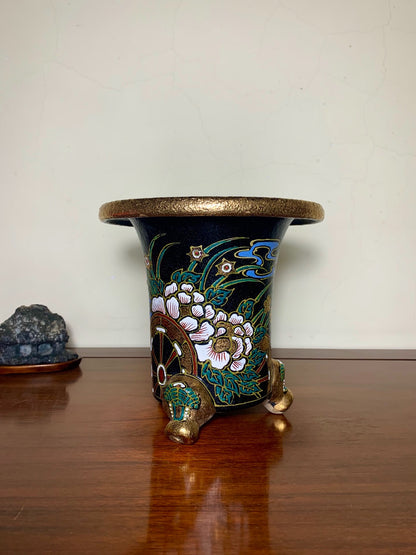 Enamelled with a Floral Cart and Peony Design, Omoto Pot by Ito Tsukiko