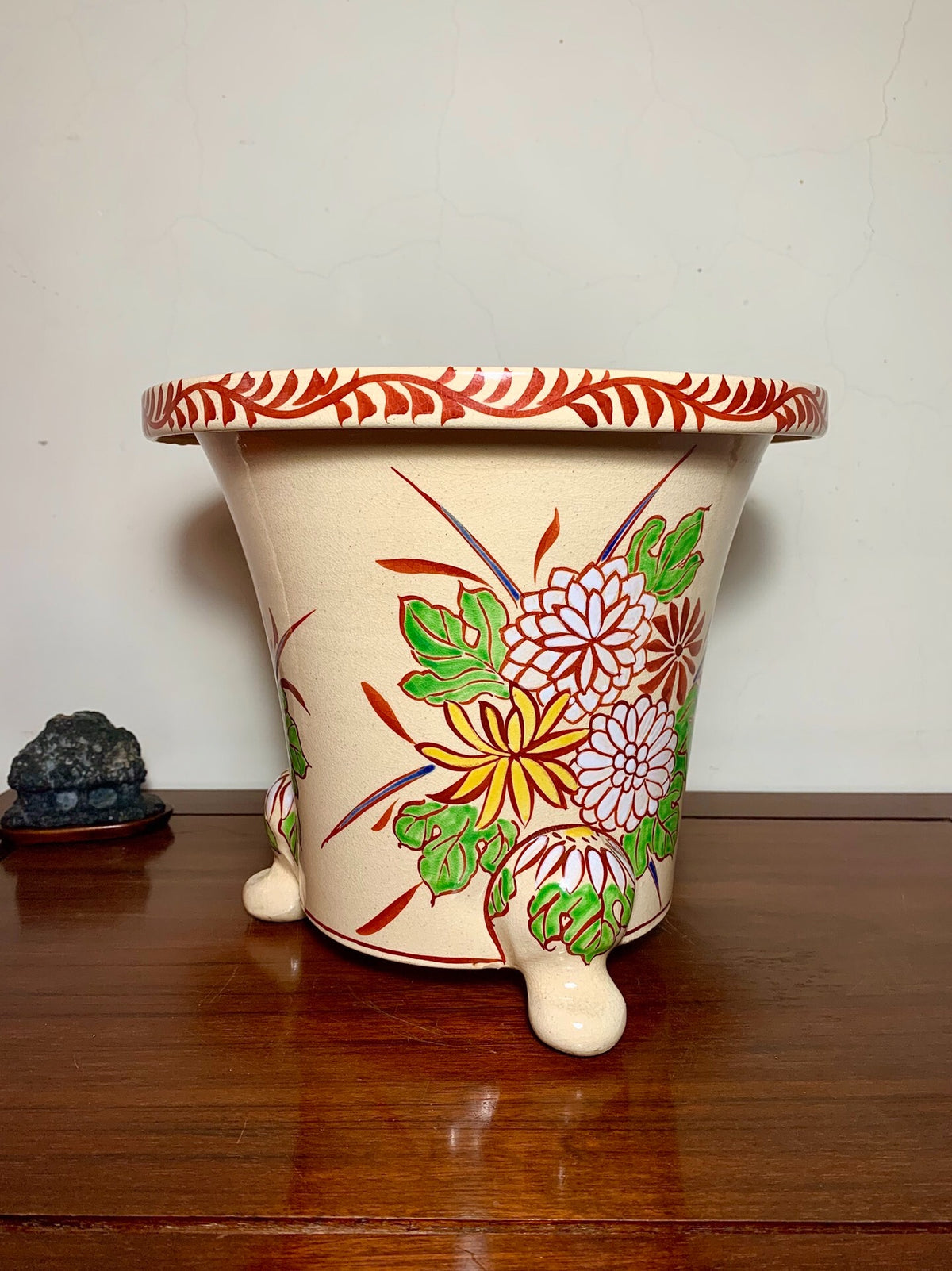 Fully Painted Chrysanthemum Design Omoto Pot by Satsuma-Yaki