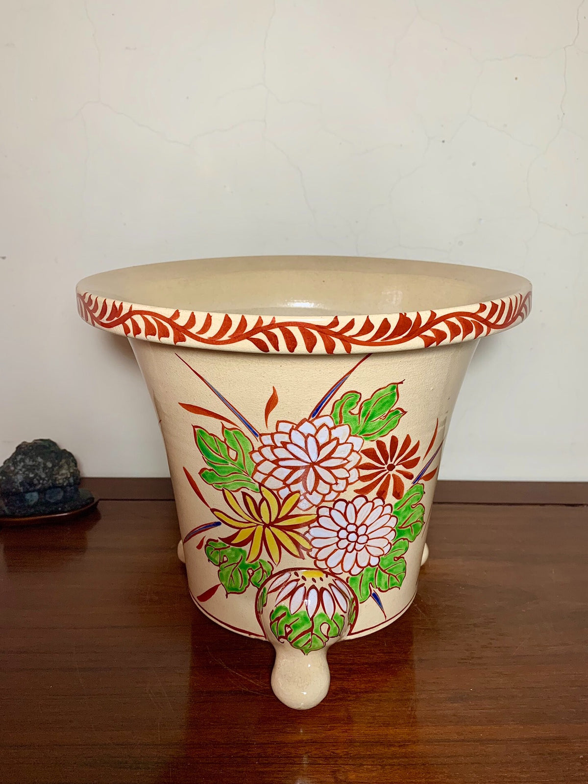 Fully Painted Chrysanthemum Design Omoto Pot by Satsuma-Yaki