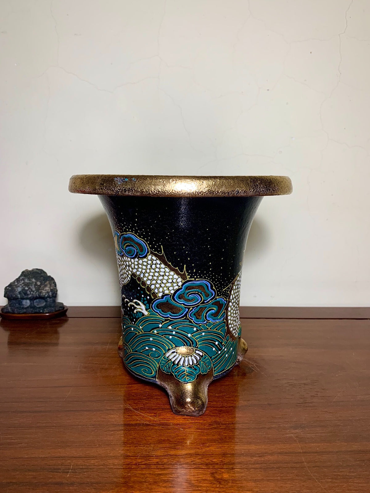 Fully Painted Dragon Motif Omoto Pot by Ito Tsukiko