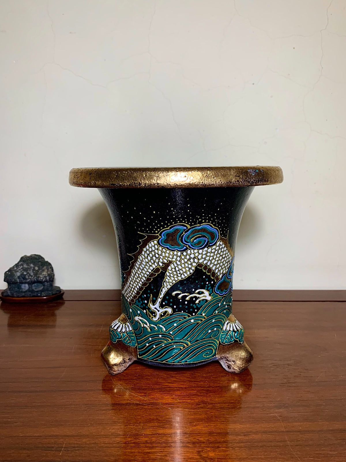 Fully Painted Dragon Motif Omoto Pot by Ito Tsukiko