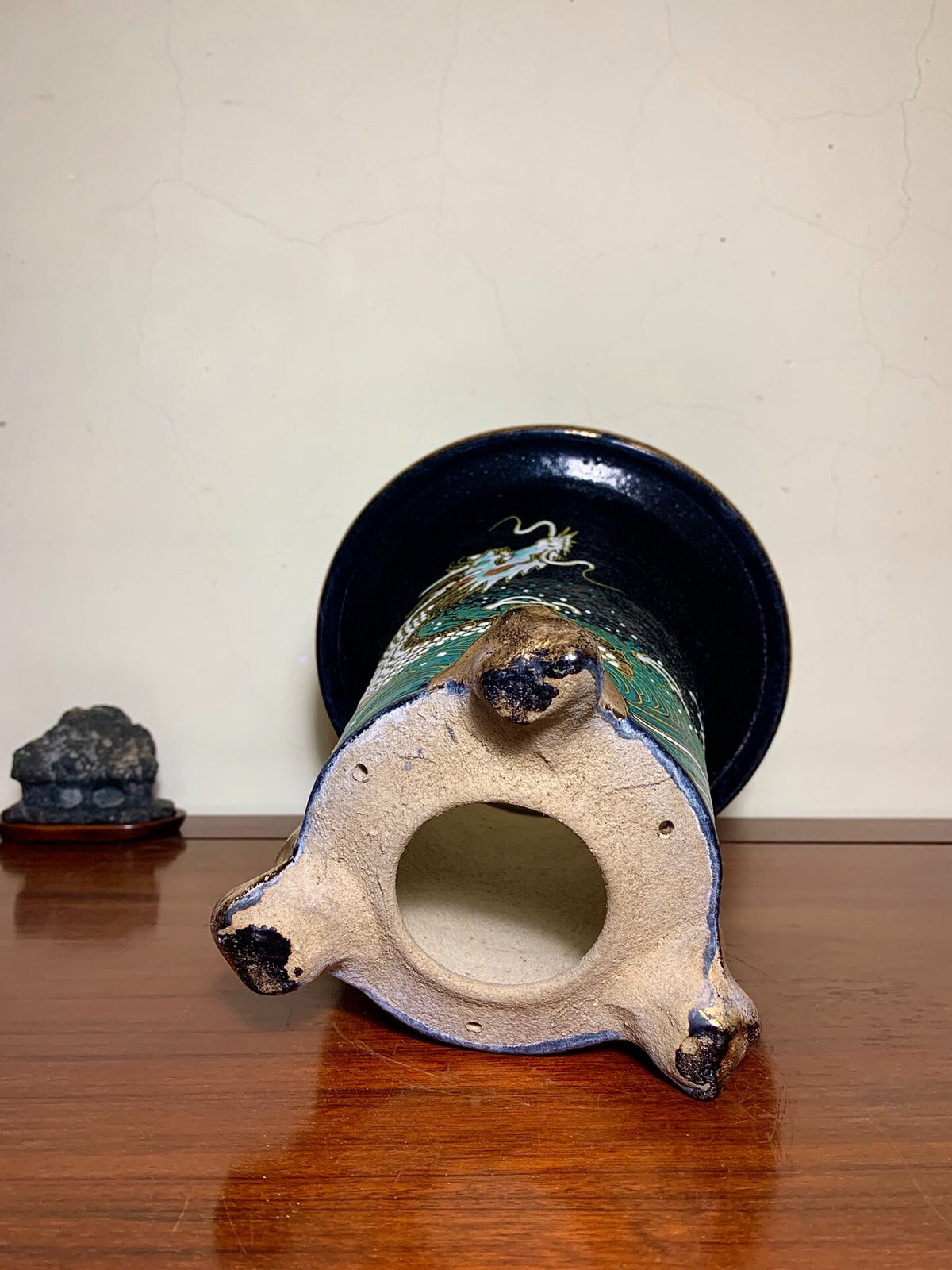 Fully Painted Dragon Motif Omoto Pot by Ito Tsukiko