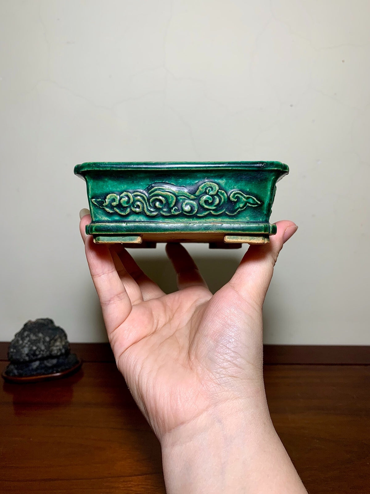Sen Dai Kōyō Green Glaze Relief-Carved Auspicious Cloud and Paired Dragons Playing Pearls Japanese Pot