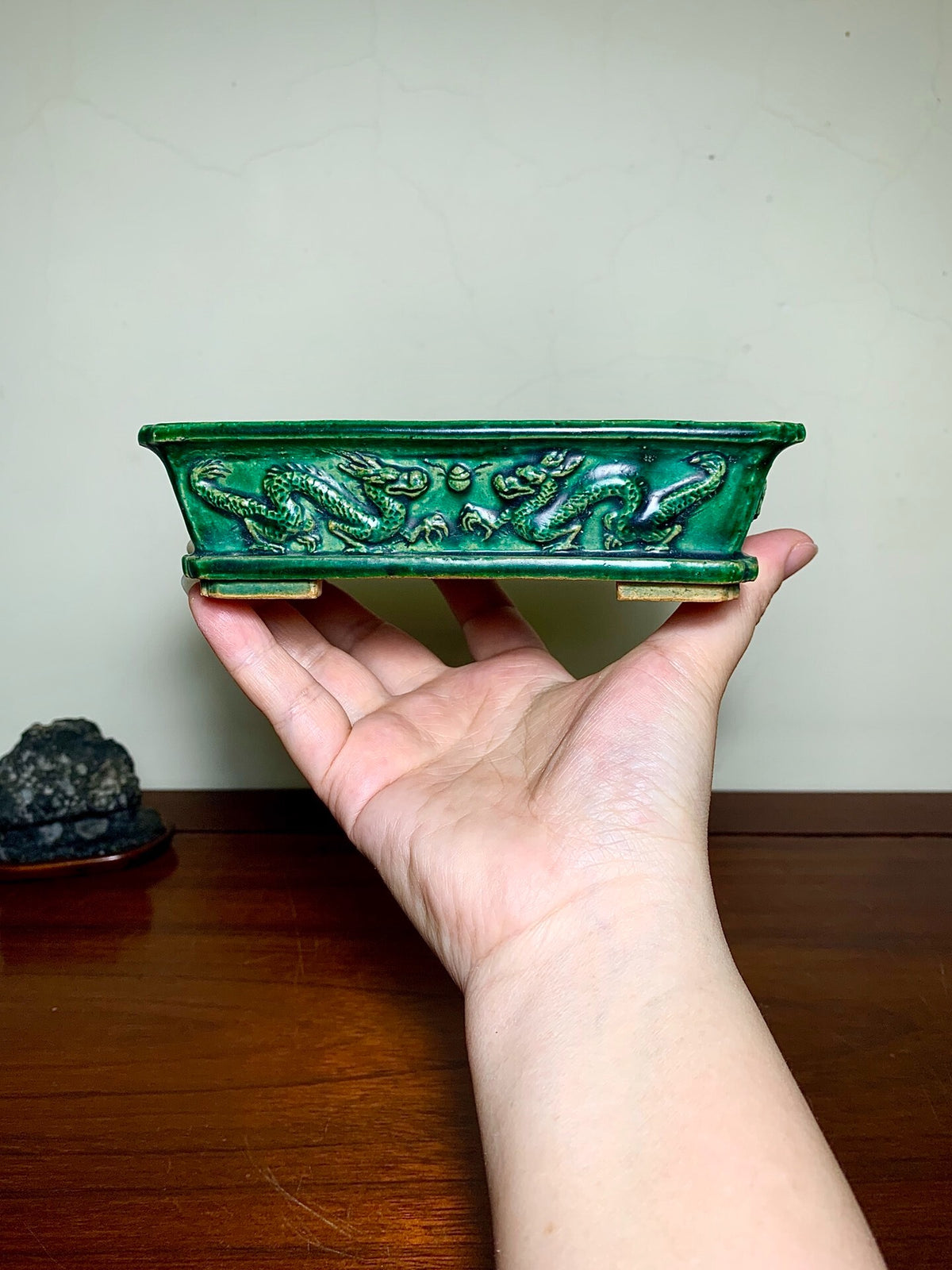Sen Dai Kōyō Green Glaze Relief-Carved Auspicious Cloud and Paired Dragons Playing Pearls Japanese Pot