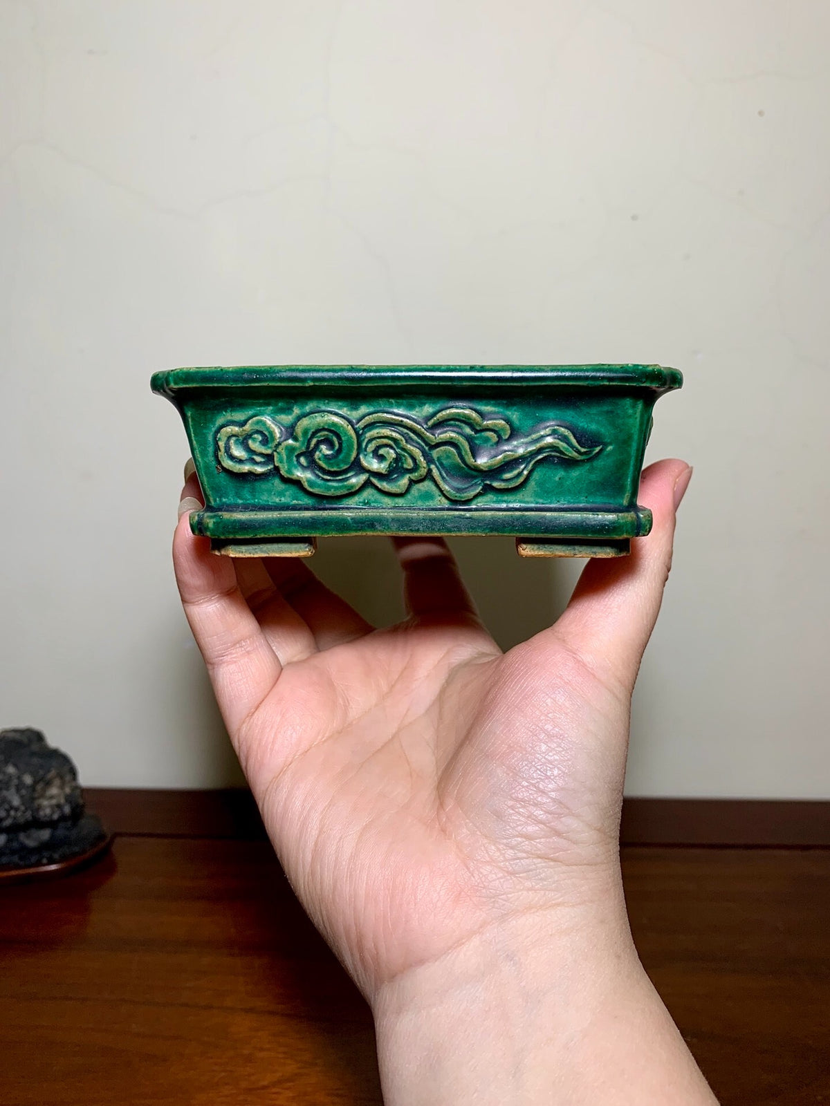 Sen Dai Kōyō Green Glaze Relief-Carved Auspicious Cloud and Paired Dragons Playing Pearls Japanese Pot