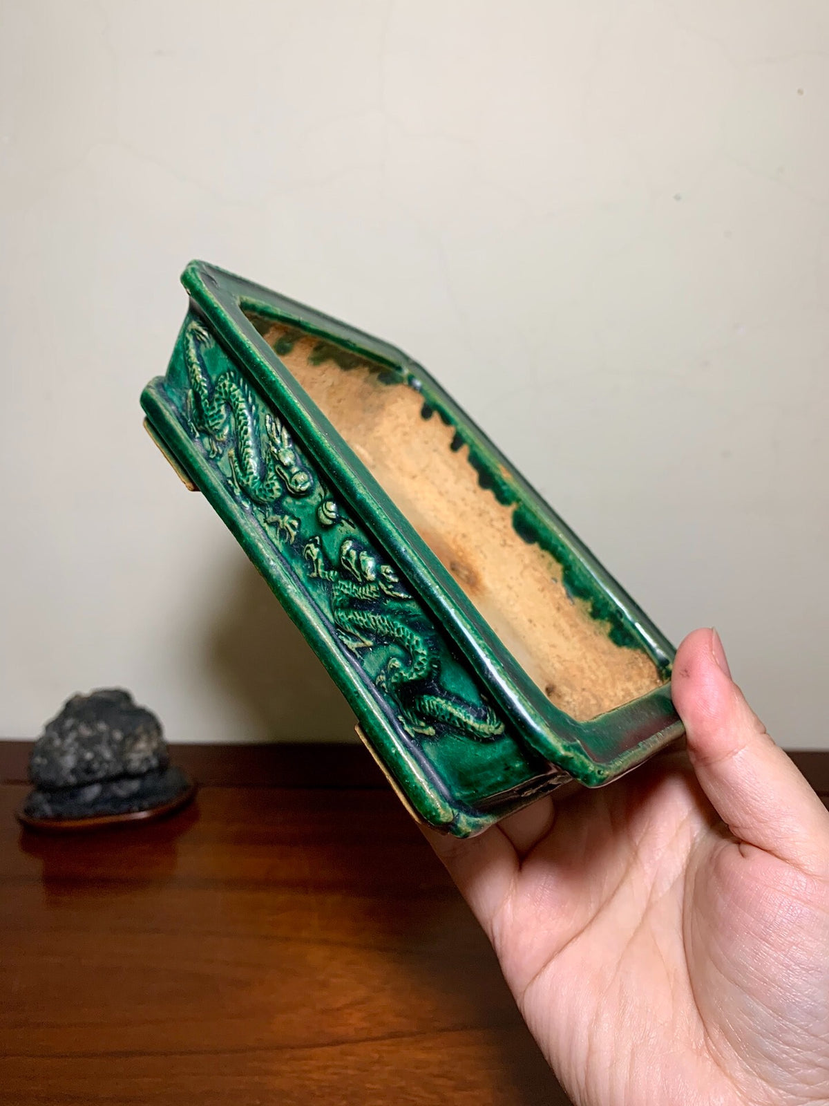Sen Dai Kōyō Green Glaze Relief-Carved Auspicious Cloud and Paired Dragons Playing Pearls Japanese Pot