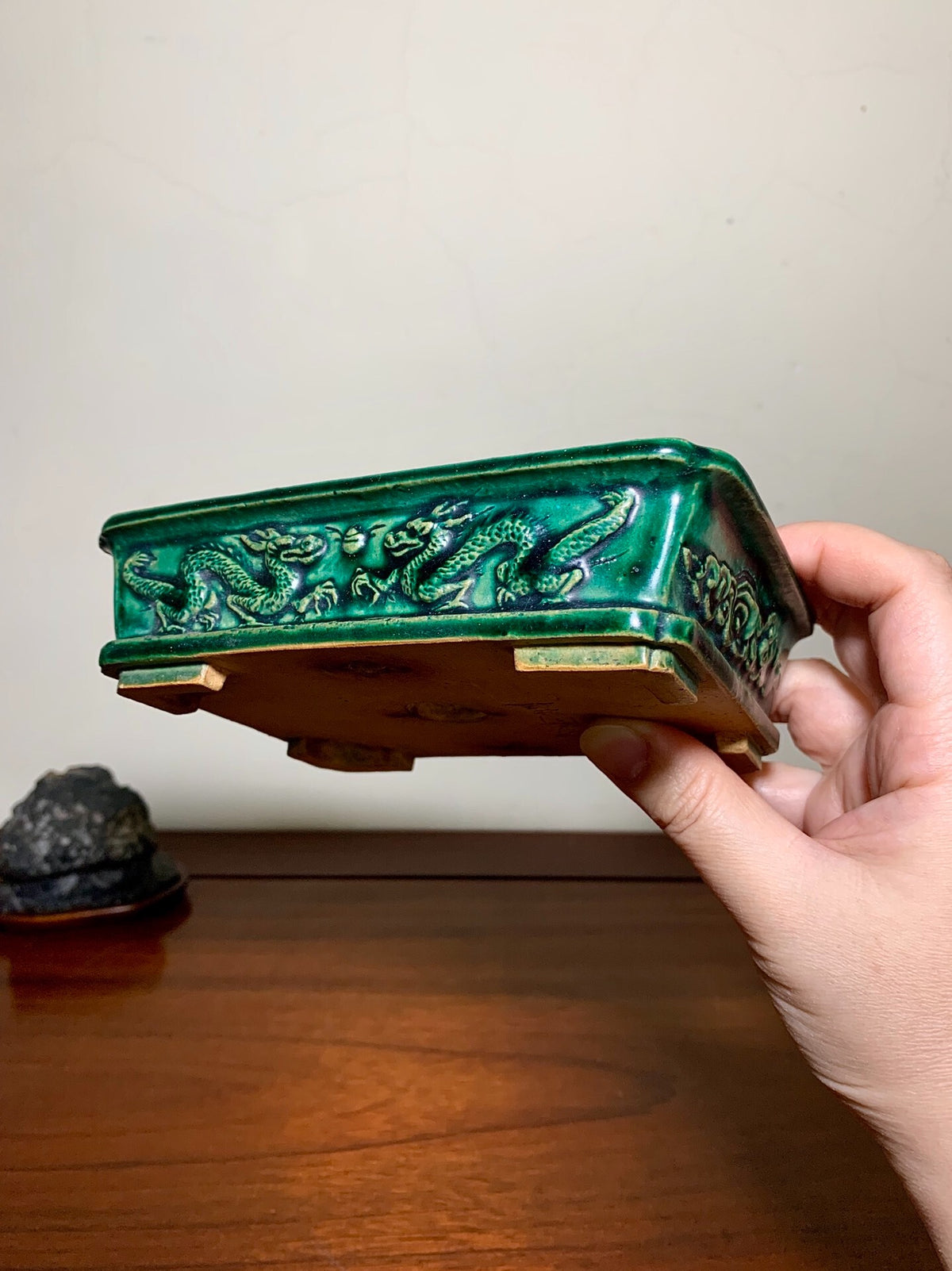 Sen Dai Kōyō Green Glaze Relief-Carved Auspicious Cloud and Paired Dragons Playing Pearls Japanese Pot