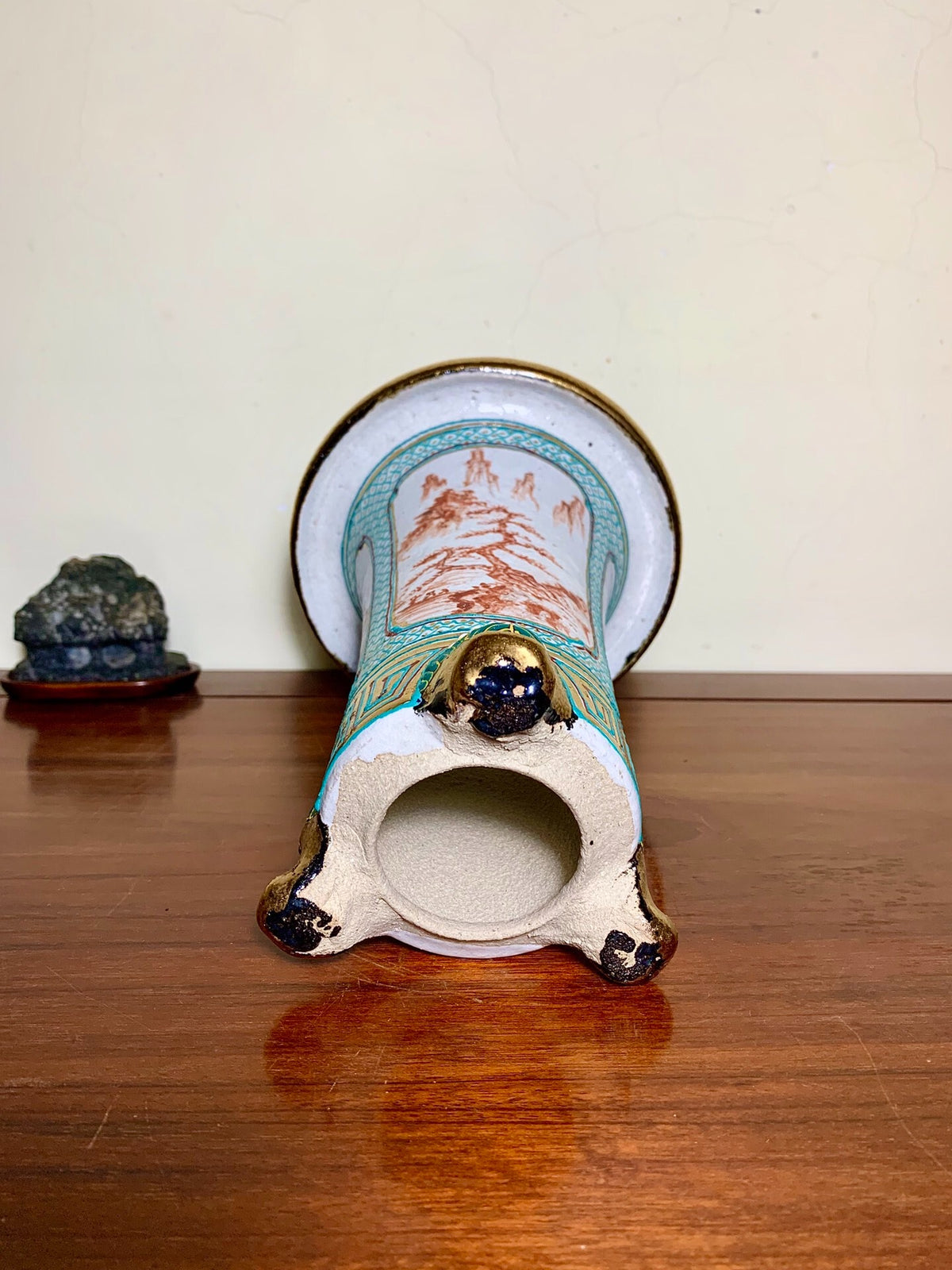 Shōsan Enamelled Floral and Bird Landscape Omoto Pot