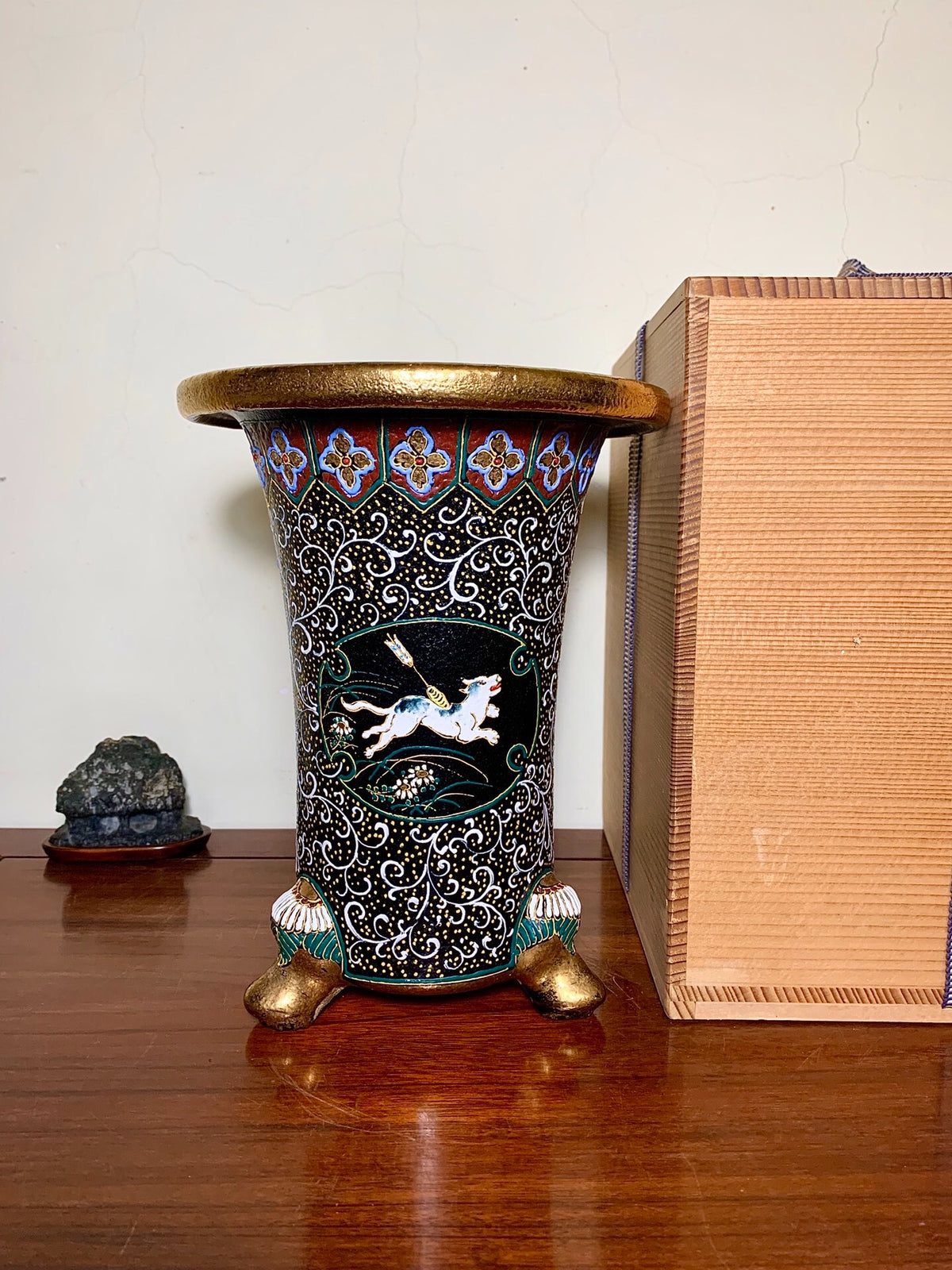 Hōtō Ryūzan Rare Hunting Scene Omoto Pot