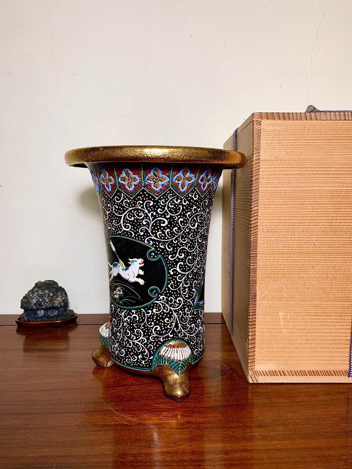 Hōtō Ryūzan Rare Hunting Scene Omoto Pot