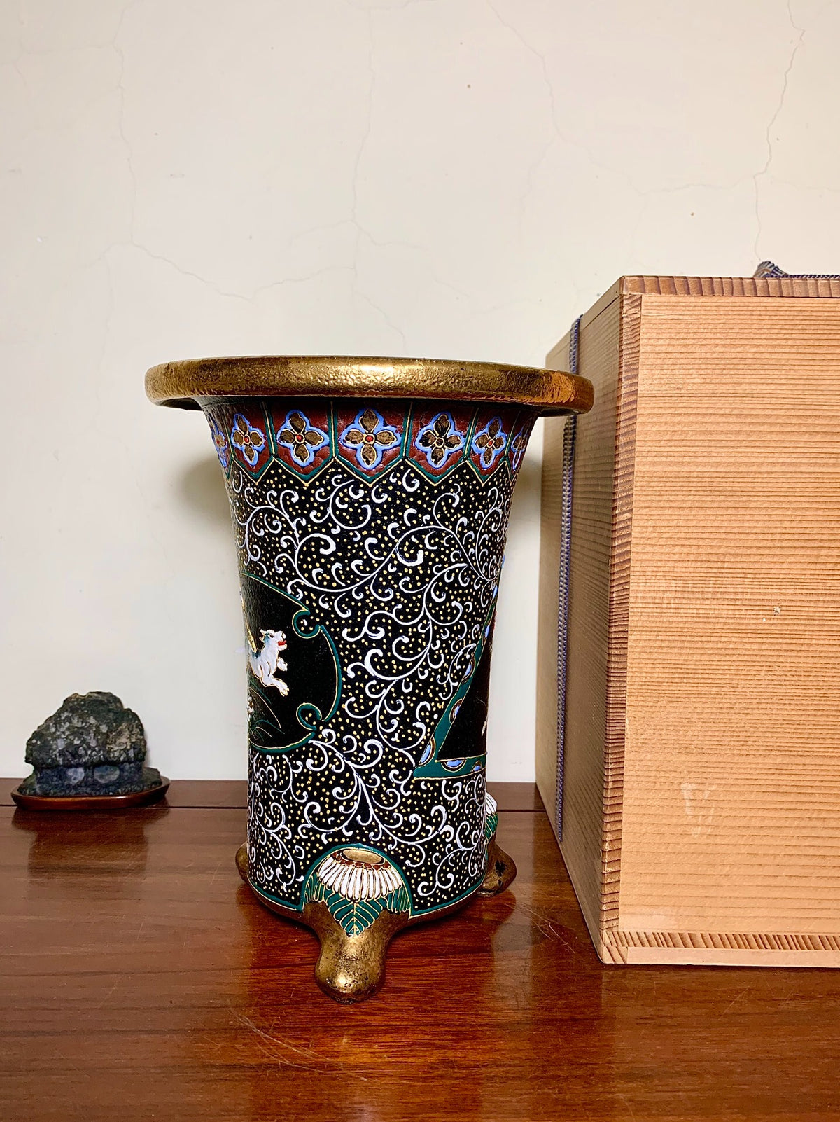 Hōtō Ryūzan Rare Hunting Scene Omoto Pot