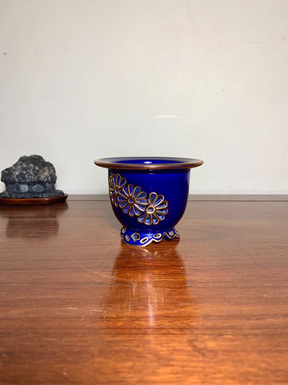 Sakai Tensan Gold-Enamelled Blue Glaze Pierced Chrysanthemum Pattern Omoto Pot