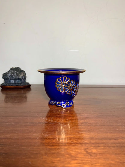 Sakai Tensan Gold-Enamelled Blue Glaze Pierced Chrysanthemum Pattern Omoto Pot