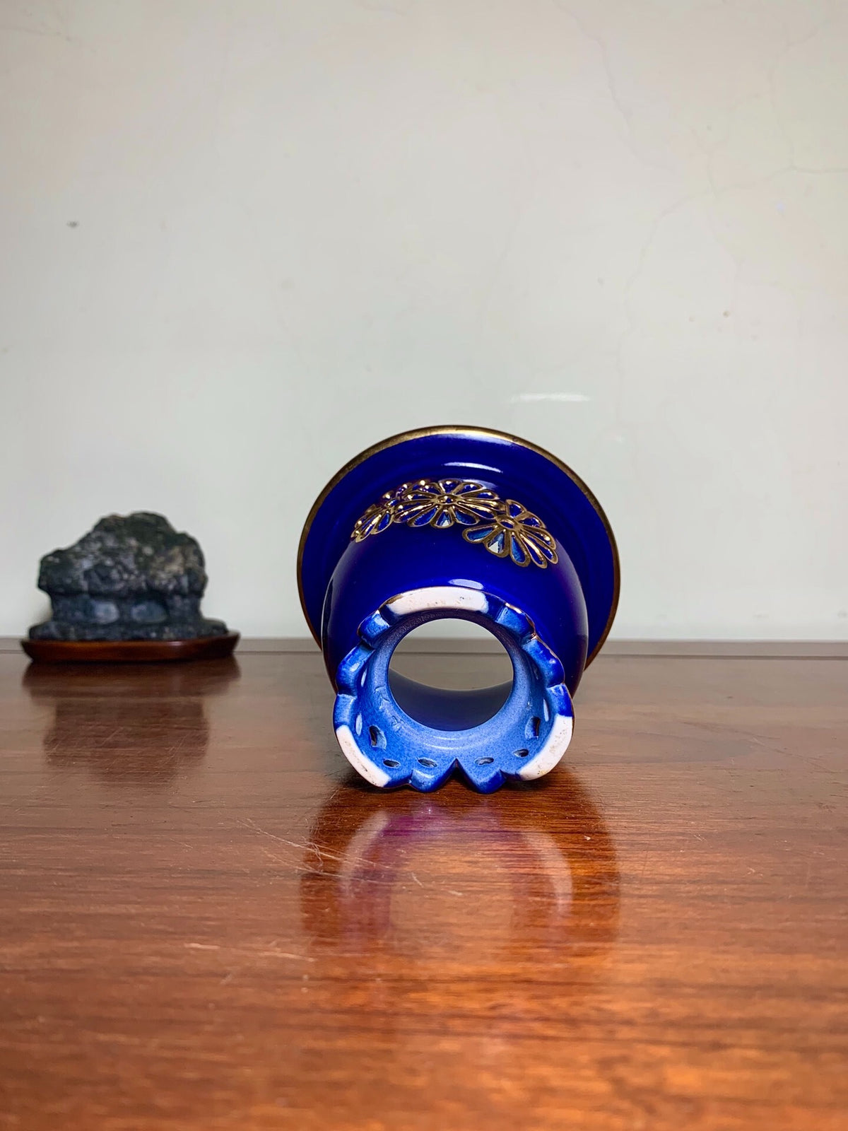 Sakai Tensan Gold-Enamelled Blue Glaze Pierced Chrysanthemum Pattern Omoto Pot