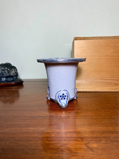 Sakai Tensan Blue-And-White Painted Brocade Pot