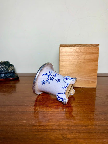 Sakai Tensan Blue-And-White Painted Brocade Pot