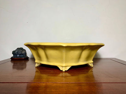 Yellow Glaze Lower Band Cloud Feet Antique Mirror-Rim Floral Japanese Pot by Shuufu