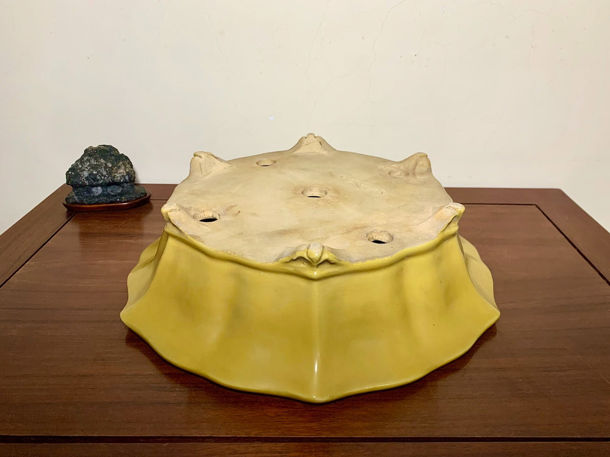 Yellow Glaze Lower Band Cloud Feet Antique Mirror-Rim Floral Japanese Pot by Shuufu
