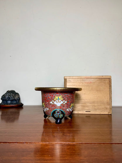Hosshi Kakuei Classic Red Brocade Pot