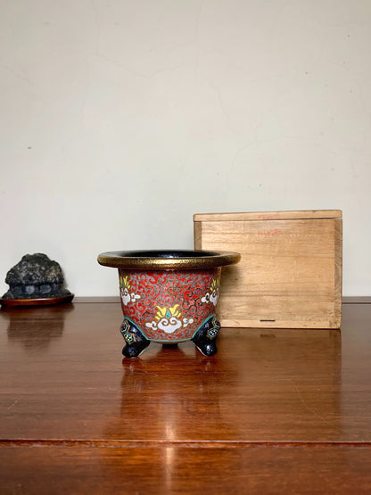Hosshi Kakuei Classic Red Brocade Pot