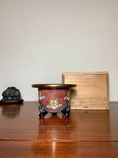 Hosshi Kakuei Classic Red Brocade Pot
