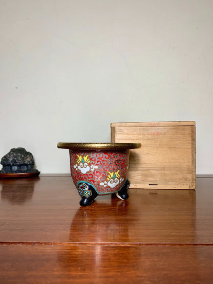 Hosshi Kakuei Classic Red Brocade Pot