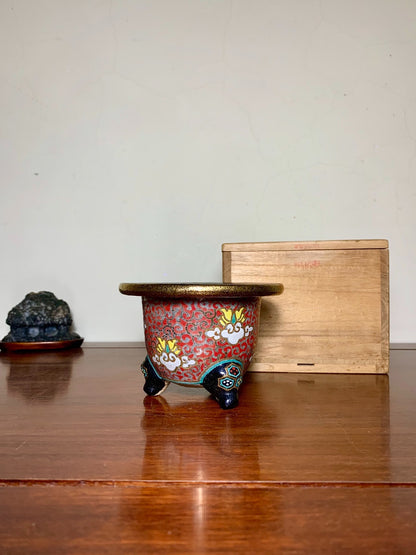 Hosshi Kakuei Classic Red Brocade Pot