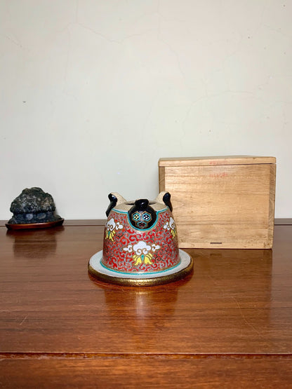 Hosshi Kakuei Classic Red Brocade Pot