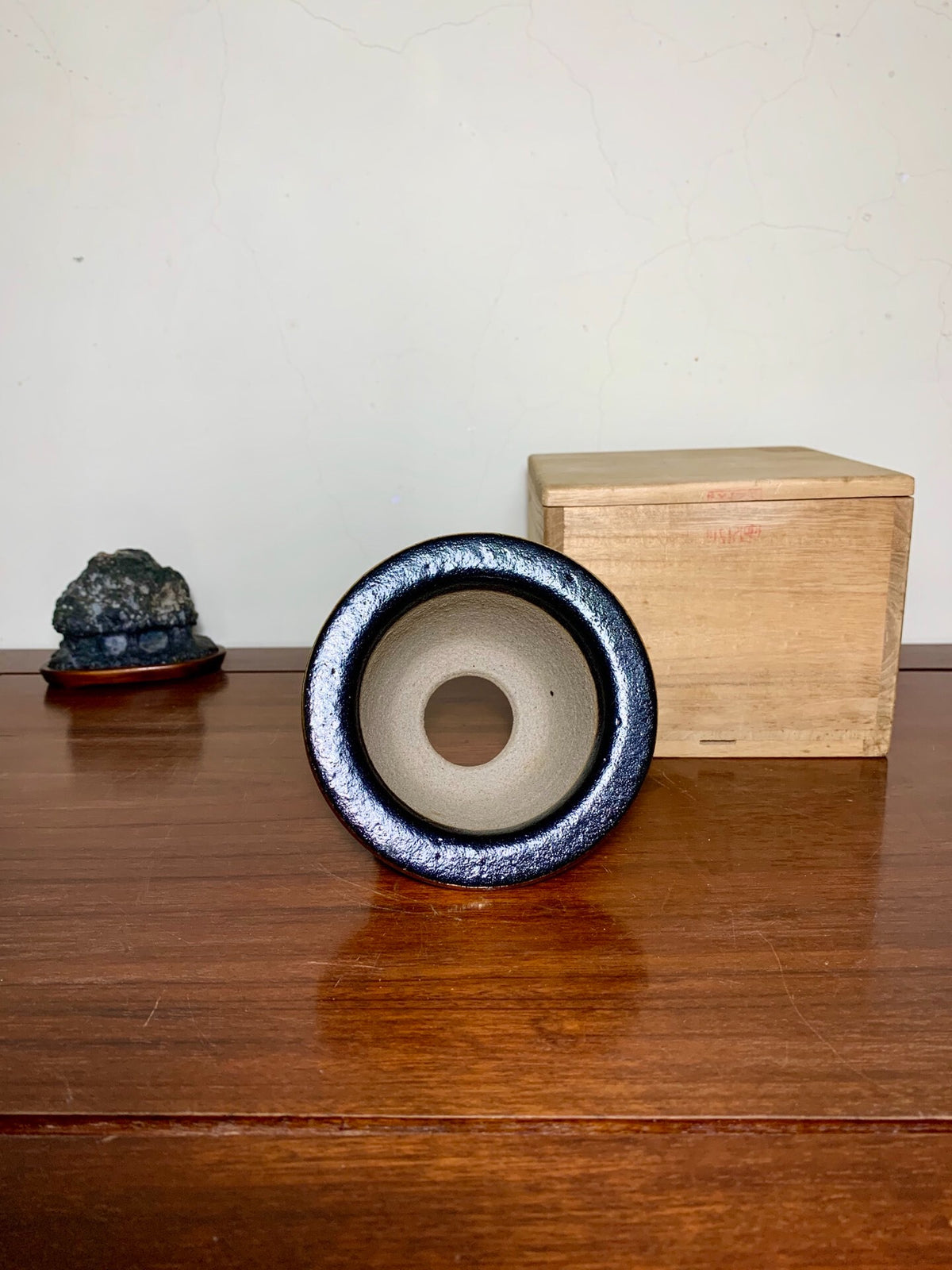 Hosshi Kakuei Classic Red Brocade Pot