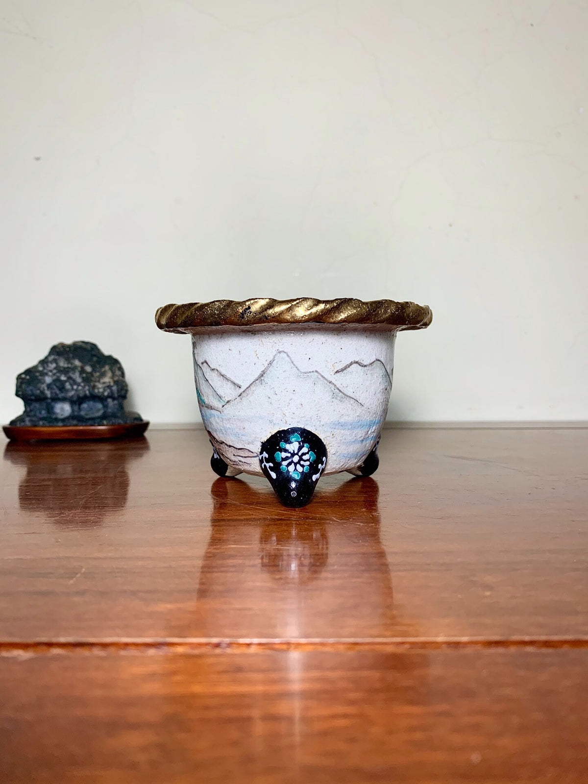 Shōsan Rope Rim Enamelled Landscape Omoto Pot