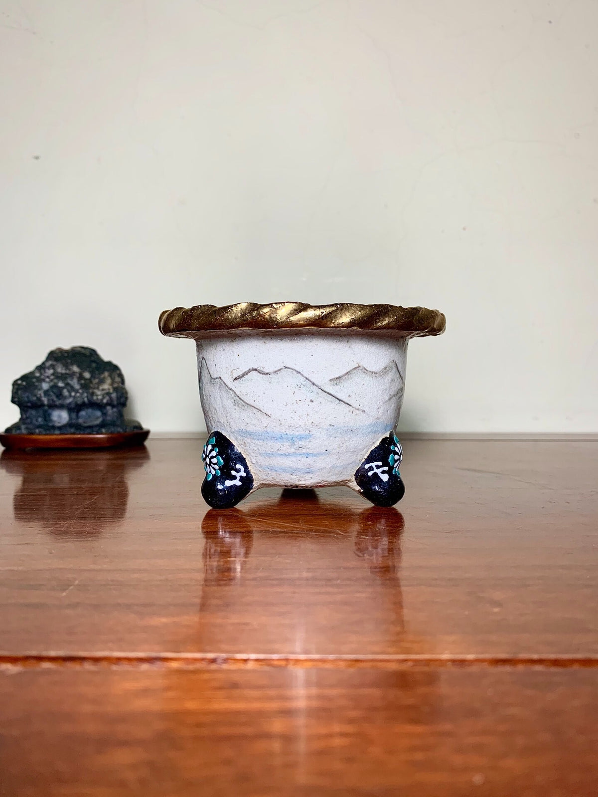 Shōsan Rope Rim Enamelled Landscape Omoto Pot
