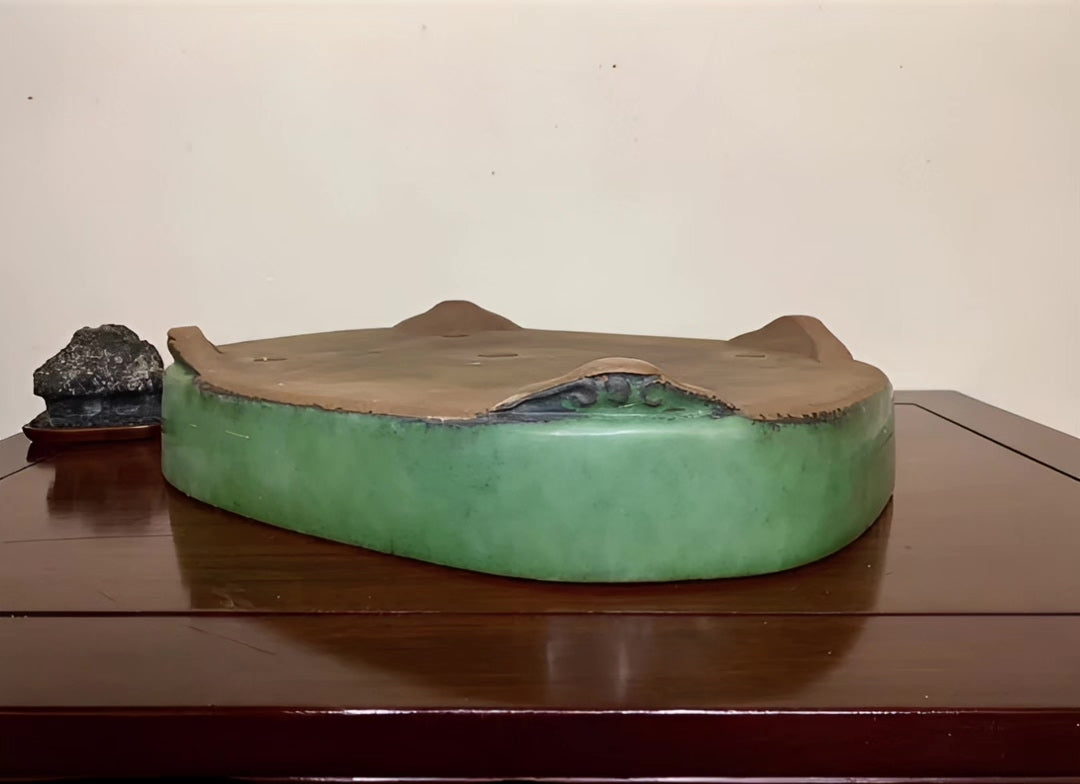 Green Glaze Kiln-Transmuted Cloud Feet Mokko Japanese Pot by Shuufu