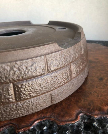 Antique Pot by Tōshun
