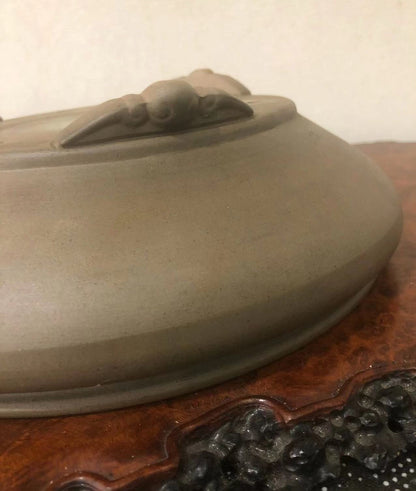 Antique Pot by Hōtoku