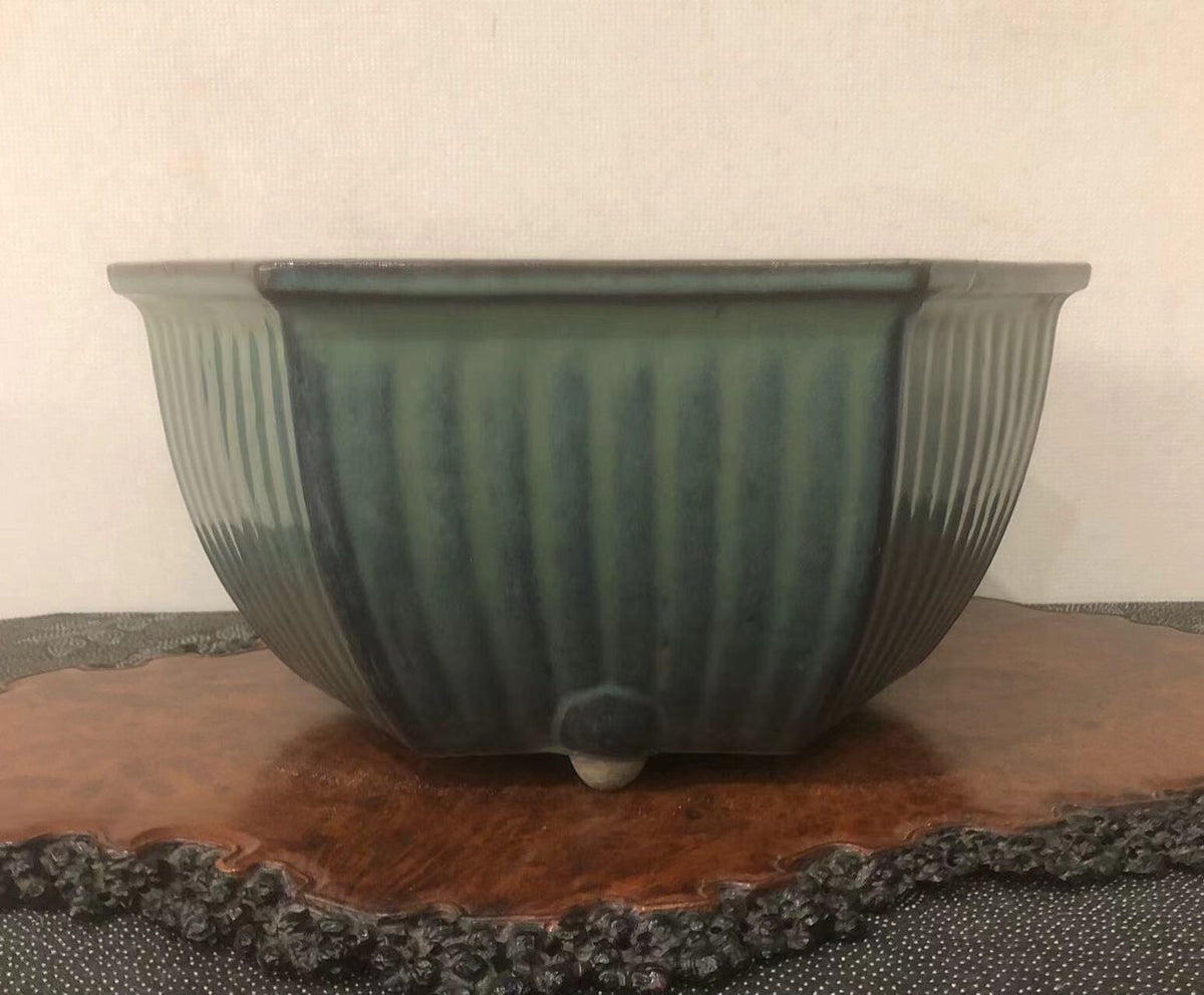 Antique Pot by Shōhei